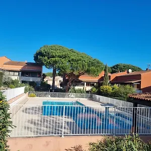 Appartement Lumineux Avec Piscine, Fréjus